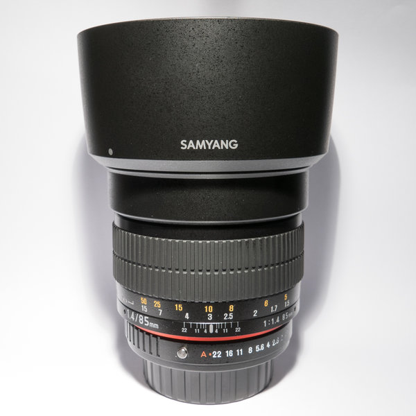 SAMYANG 85mm F1.4 AS IF UMC con paraluce.jpg