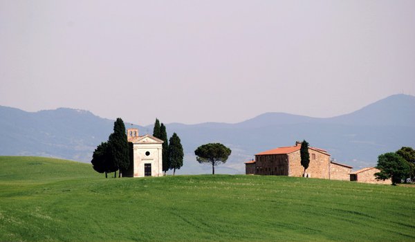 San_Quirico_d'Orcia_-_Chiesetta_Val_d'Orcia.jpg